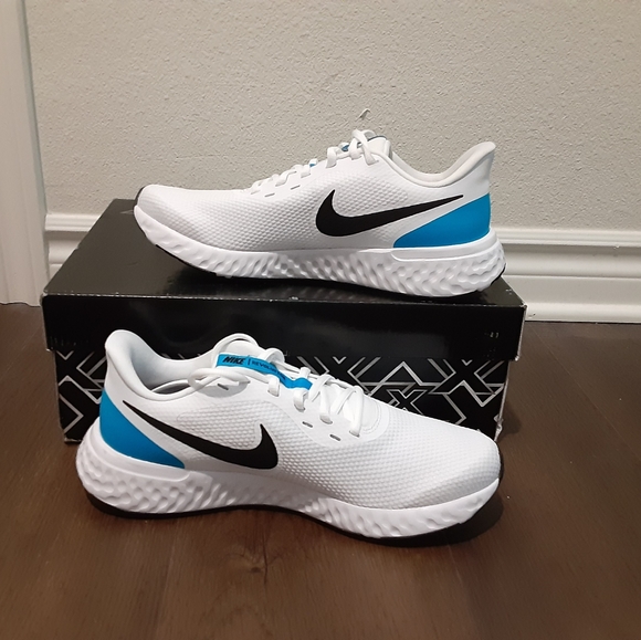 Nike - Picture 4 of 4